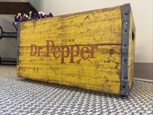 Vintage wooden soda crate - wooden, dr